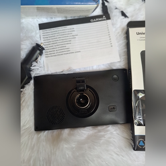 Garmin nuvi 2689LMT Automobile Portable GPS Navigator With Carrying Case - Picture 4 of 9